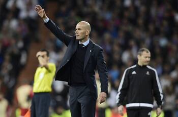 Sin Zidane, el Real Madrid ganó, gustó y goleó al Deportivo Alavés