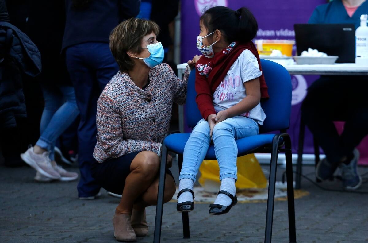 Alza de casos Covid-19: Minsal explica que bajó la percepción de riesgo y aumentó la variante Delta