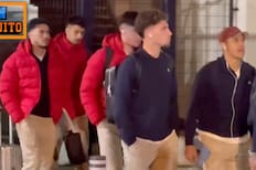 VIDEO | Tenso momento de Alexis Sánchez y Suazo en Sevilla: increpados a gritos de “nos mandan a Segunda”