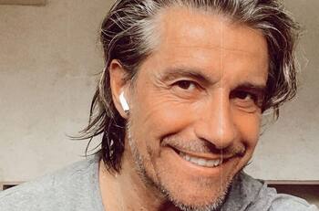 “Guachón”: Fernando Solabarrieta muestra orgulloso sus canas y se llena de halagos