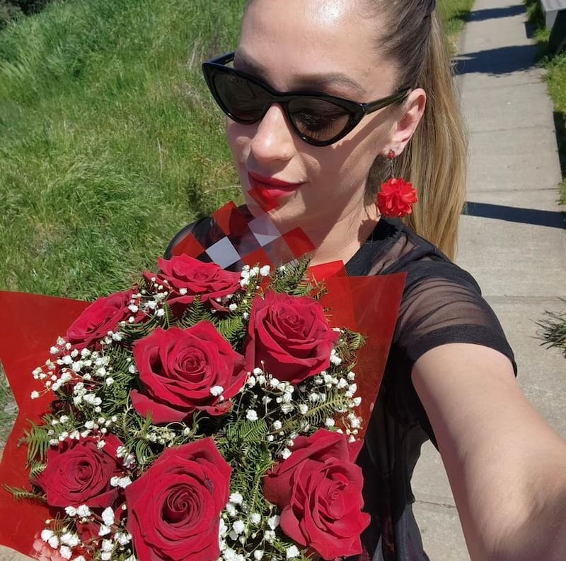 Ingrid Aceitón con el regalo que le recordó a su hija, Alice. Foto: Instagram.