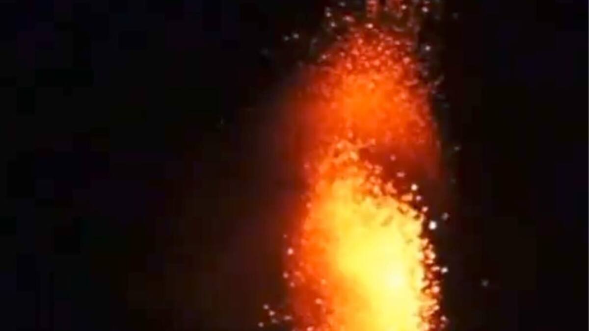 VIDEO | Con grandes expulsiones de magma: Registran fuerte erupción del Volcán Villarrica