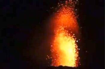 VIDEO | Con grandes expulsiones de magma: Registran fuerte erupción del Volcán Villarrica