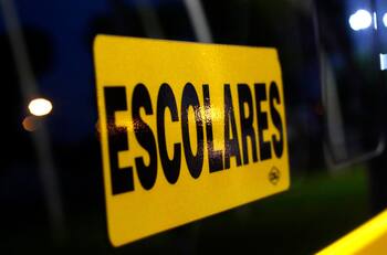 Vuelta a clases: ¿En qué debo fijarme al momento de contratar un furgón escolar?