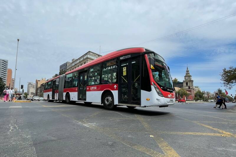 Redbus urbano busca conductores y mucho más.