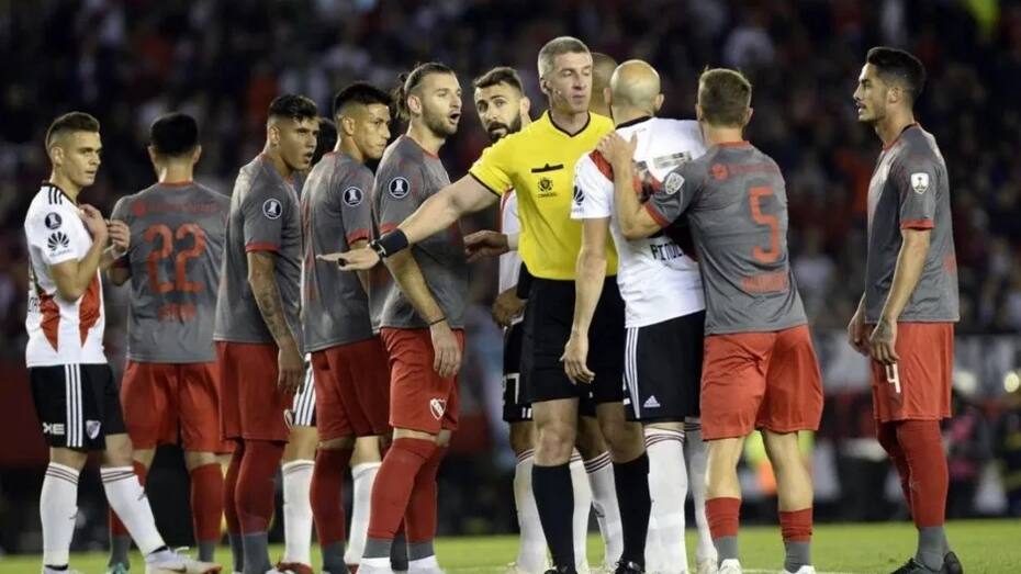 Anderson Daronco, en el polémico partido de Independiente y River Plate por Copa Libertadores.