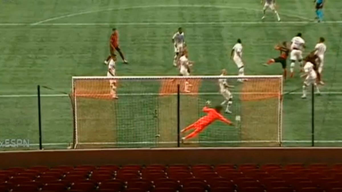 ¿La mejor del año? Pedro Gallese se lució con una tremenda tapada