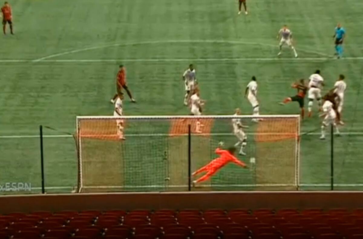 ¿La mejor del año? Pedro Gallese se lució con una tremenda tapada