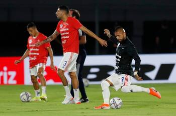 Pasó colado: el homenaje que le hizo La Roja a Gabriela Mistral en el partido ante Paraguay