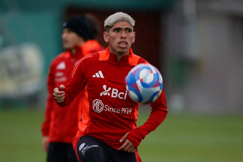 El jugador de Boca Juniors no ha vuelto a ser convocado a La Roja luego de su confusa salida en medio de la concentración de la Fecha FIFA de noviembre pasado. (Foto: Aton)