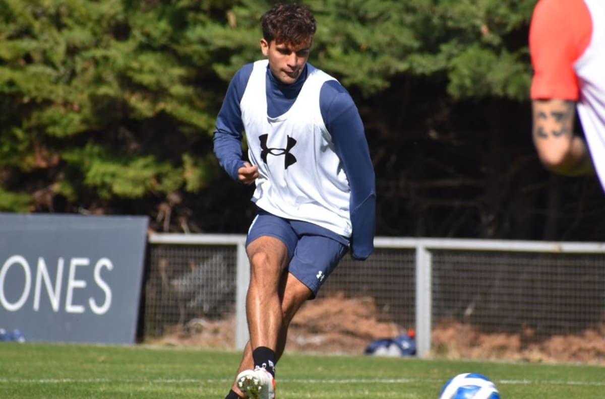 Relegado al Equipo B: la lucha del "Nacho" Saavedra por volver a la titularidad en la UC
