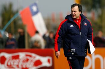 Impresionante anécdota de regalón de Bielsa en La Roja: “Me cagó con…”