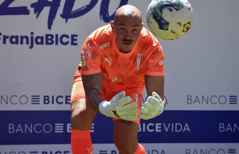 Arquero de la Universidad Católica. Foto: Comunicaciones Cruzados.