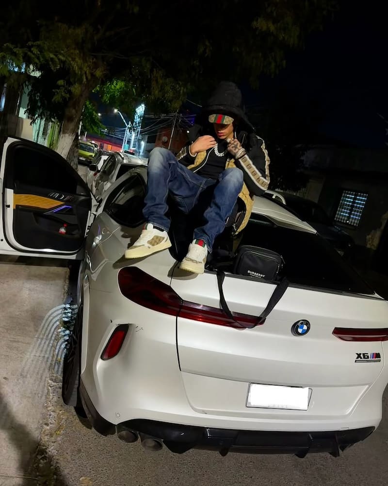 Una de las imágenes que subió el artista a sus redes sociales de su auto. Créditos: @el.jordan23.
