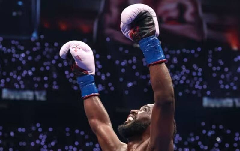 Anunció su sorpresivo retiro. Cuelga los guantes invicto y como uno de los boxeadores de la historia.