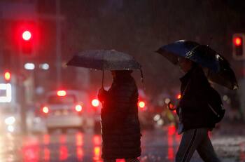 Pronostican nuevo y potente sistema frontal: Este día vuelven las lluvias a Santiago