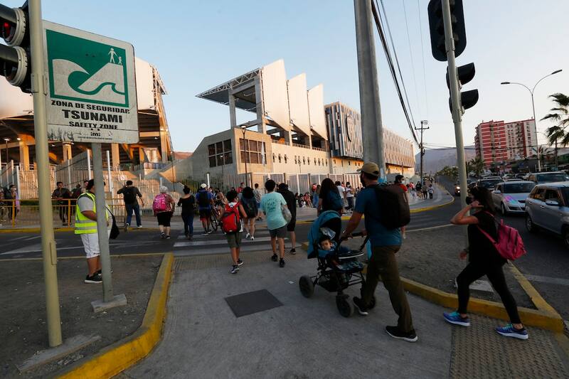 En diferentes partes del país ya comenzaron a evacuar el borde costero.