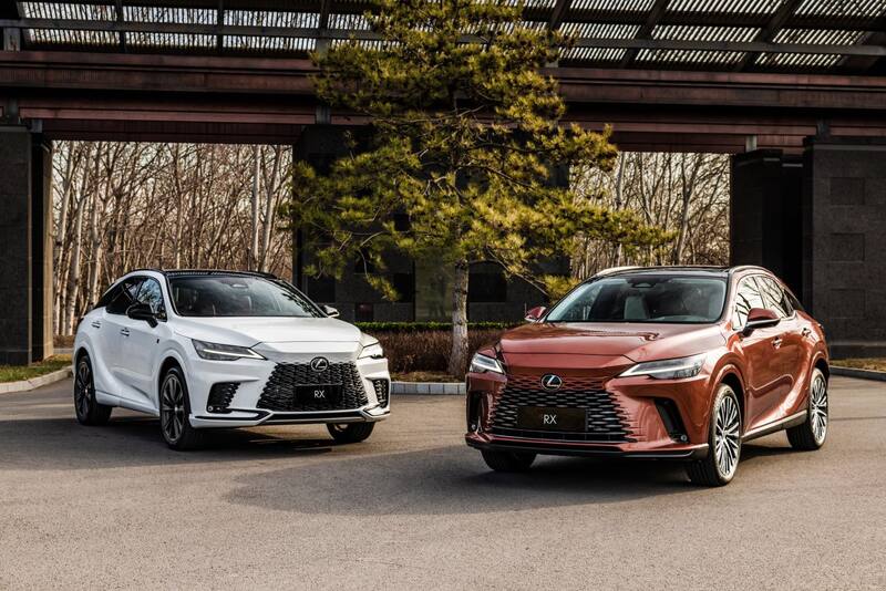 La marca japonesa explicó su estrategia híbrida no enchufable