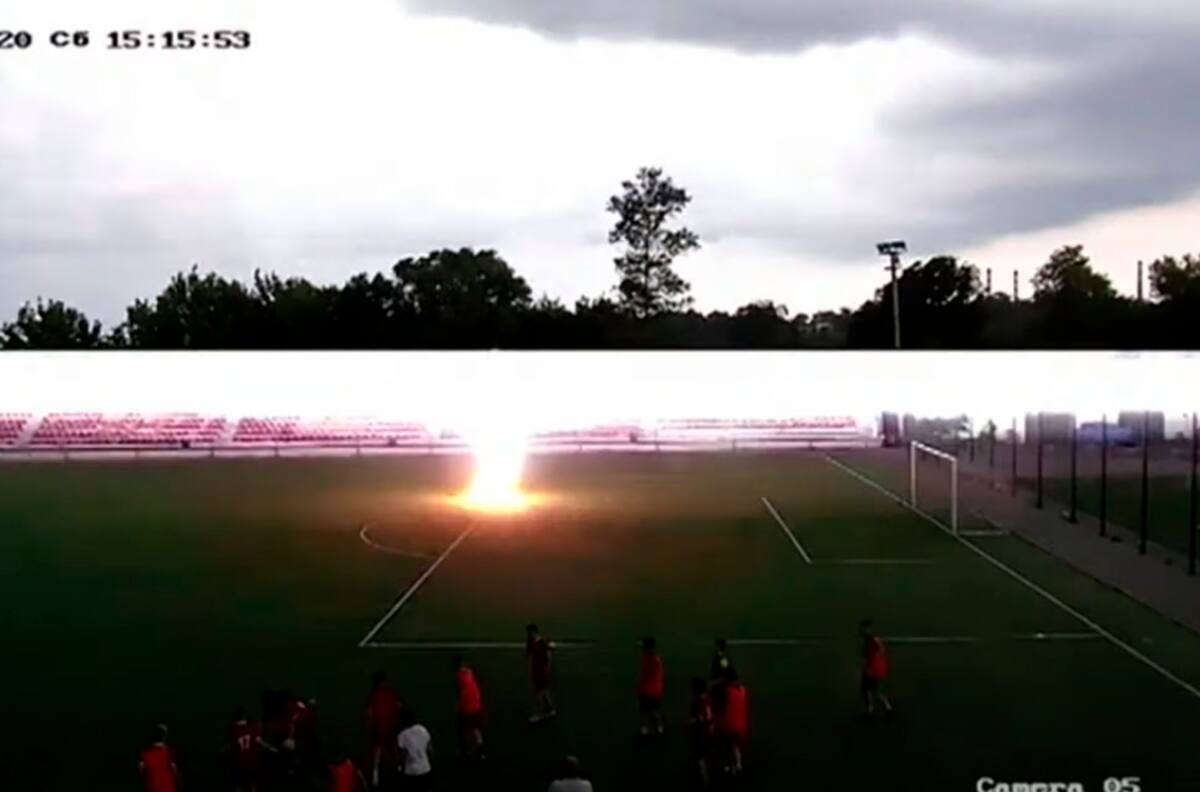 Fuertes imágenes: Joven arquero ruso fue impactado por un rayo en pleno entrenamiento