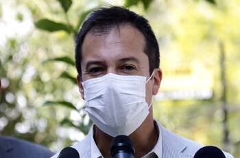 Ministro de Economía: "Trabajo hay, el que quiere encontrar trabajo lo puede conseguir"