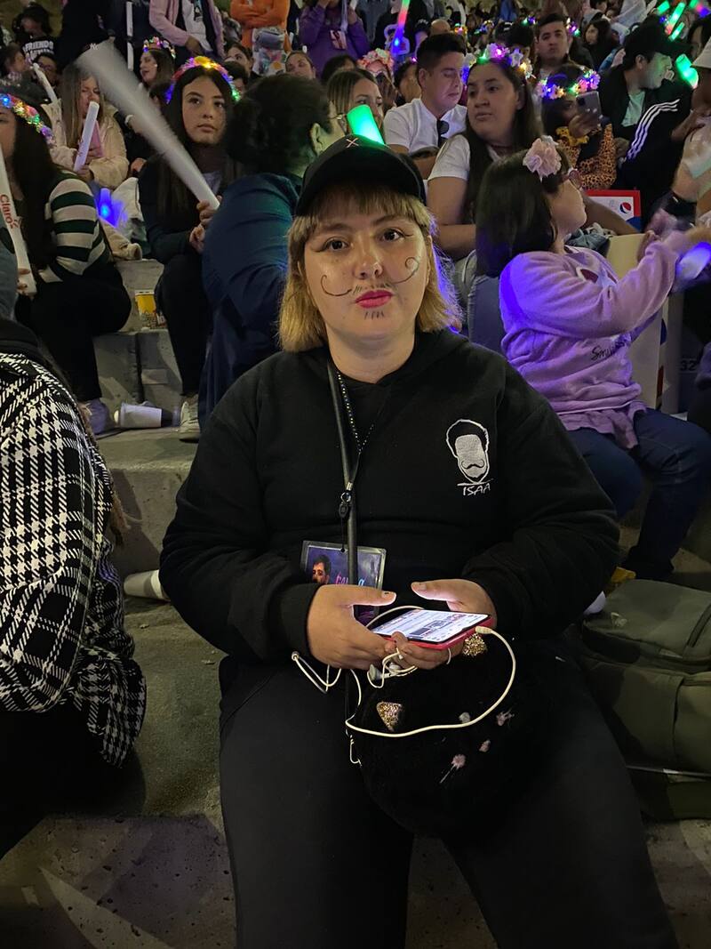 Los fanáticos llegaron a colmar la Quinta Vergara / Liana Vega y Fernanda Vielma