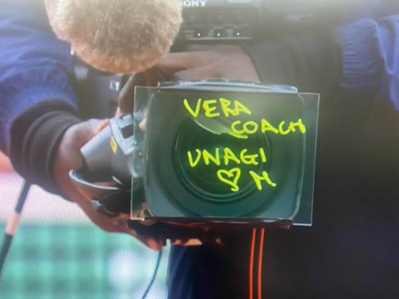 El zurdo escribió Unagi en la cámara tras vencer a Novak Djokovic.