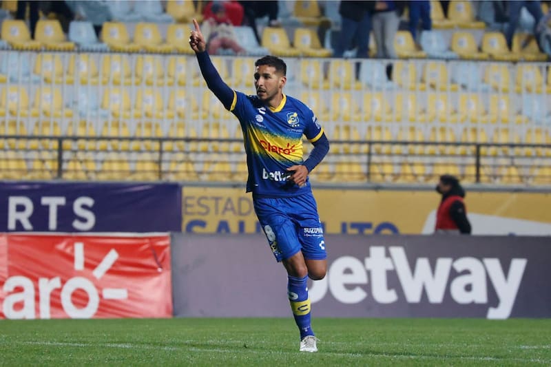 El Chuco volvió en 2022 a Chile, para jugar en Everton. Foto: Agencia Aton.