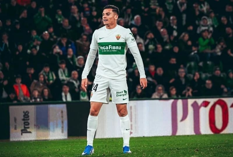 El delantero chileno podría sumar minutos en el Elche por tercer partido consecutivo. Foto: @lucascepada.10.