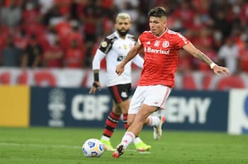 ¿Lo podría hacer en La Roja? La nueva posición de Carlos Palacios en Inter de Porto Alegre que generó lluvia de elogios