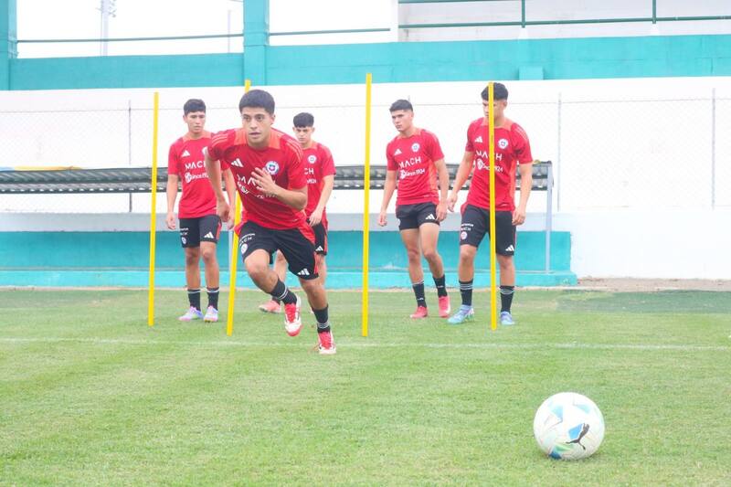Última práctica antes del crucial duelo con Paraguay. Foto: Comunicaciones/FFCh.