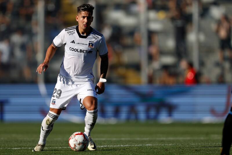 jugando por Colo Colo en el Estadio Monumental. Foto: Agencia Aton.