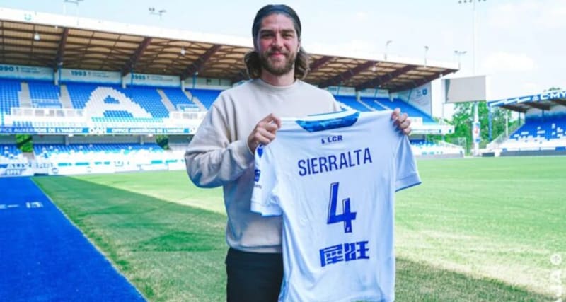 Francisco Sierralta en Auxerre.