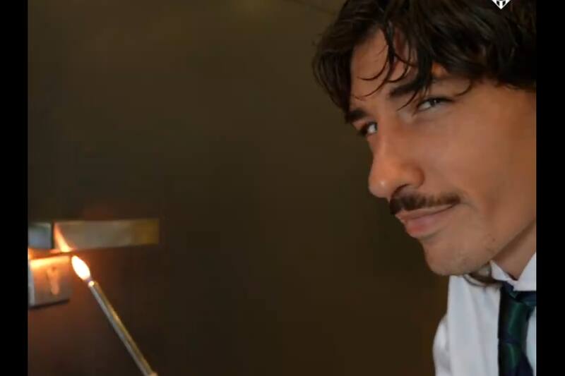 anunció la renovación de Aitor Ruibal con un video al estilo The Office.