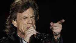 Representantes de The Rolling Stones se querellaron contra comerciante chilena por ceniceros falsificados: Tenían logo de la banda