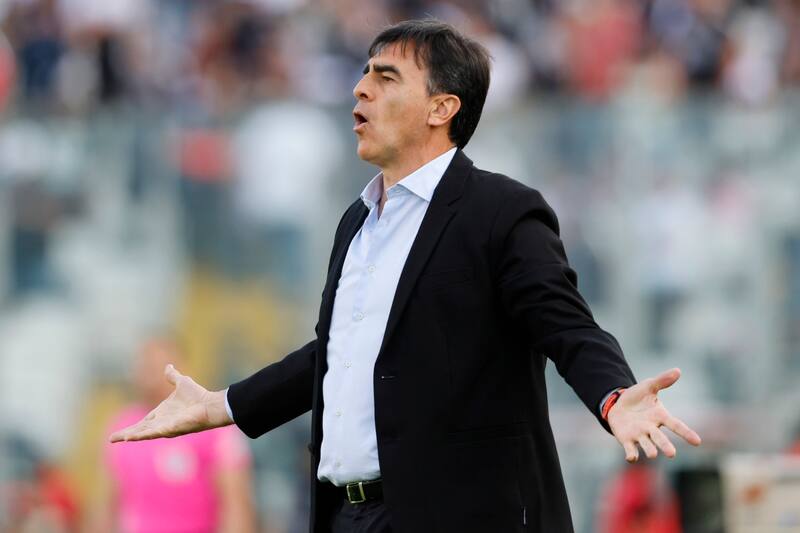 Gustavo Quinteros quedó esperando la incorporación de un lateral derecho.