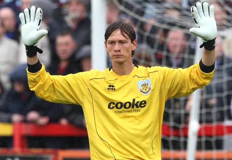 tuvo un triste paso por Inglaterra. Sin embargo, se calificó como mejor que Claudio Bravo.