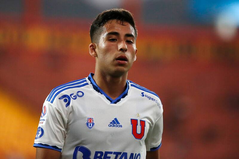 jugando por Universidad de Chile. Foto: Aton