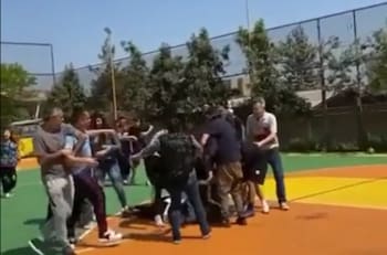 VIDEO | Apoderados protagonizaron impactante pelea en colegio de La Cisterna