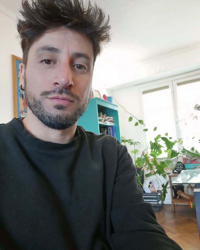 actúa en "Al Sur del Corazón".