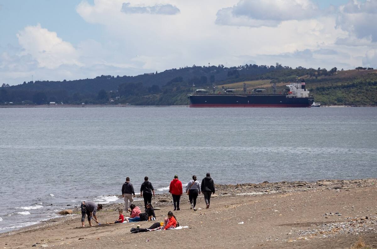 "Hasta aquí no más llegaste": Mujer acusada de expulsar a joven de la playa en Puerto Montt contó su versión