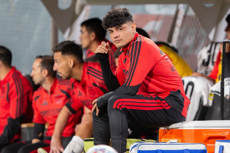 El volante en la banca de Colo Colo. Foto: Felipe Escobedo/En Cancha