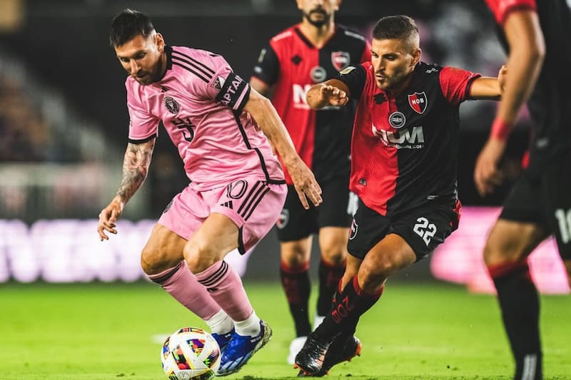 El trasandino durante un partido amistoso contra Newell´s Old Boys. Foto: Instagram @leomessi.