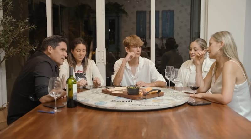 El fanatismo por el hijo de la pareja se hizo evidenciar en el podcast llamado Tenemos que Hablar.