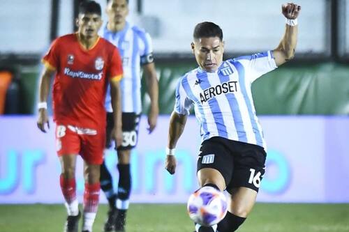 Óscar Opazo empieza a sumar bonos en Racing. Foto: Twitter @BastiCifuentess.