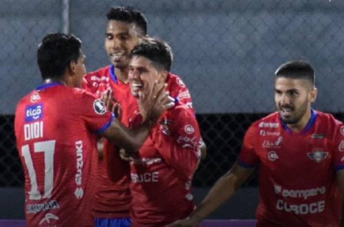 Las ocho figuras que el Wilstermann no prestó a la Selección pensando en Colo Colo