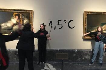 VIDEO | Activistas climáticas se pegaron a ¨las Majas¨ de Goya en el Museo del Padro en España