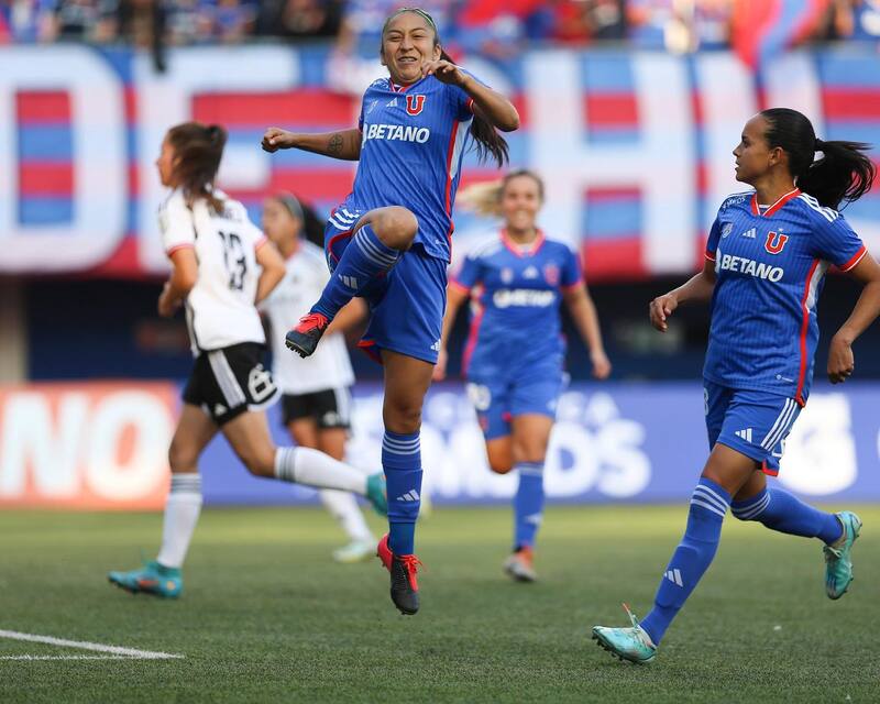 Las azules golearon por 3-0 a Colo Colo y se consagran en el primer lugar del Campeonato Femenino.
@Udechilefemenino