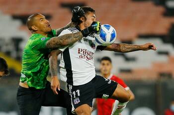 Olvidado arquero del fútbol chileno se erige como uno de los mejores de la Liga Argentina