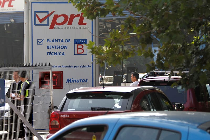 Conductores esperan para entrar a la Planta de Revisión Técnica. Créditos: ATON (imagen referencial).