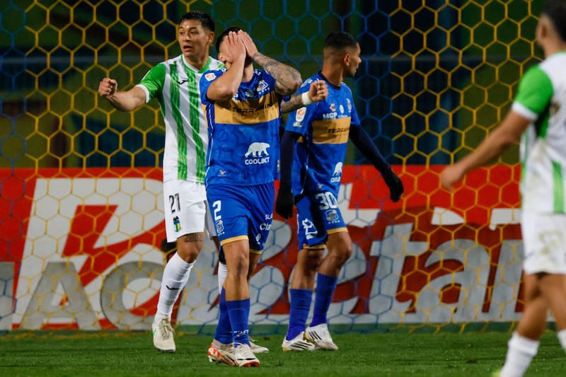 El defensor se despidió de Everton. Foto: Agencia Aton.